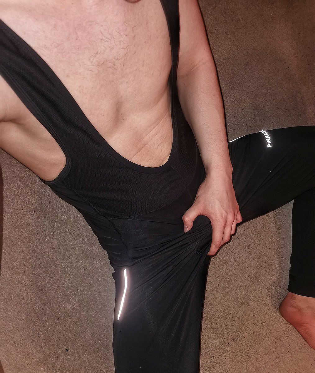 FitLad13's tweet photo. My flatmate left his used cycling gear in the living room... Of course I had to try it. The overwhelming smell of male pheromones got me a little excited 🤫💦 #gay #lycra #twunk #compression #cyclinggear #armpit https://t.co/PyB4Gewbiv