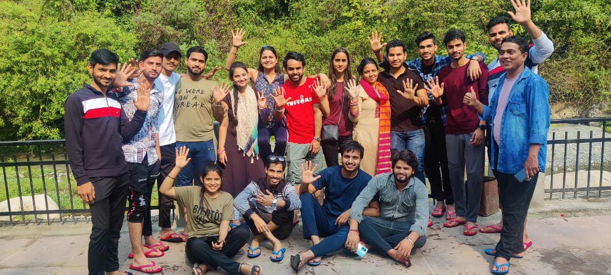 Deepakkr143's tweet photo. #utrakhand #rodetrip #rishikesh #robberscave 😊😎 https://t.co/GxGUJKZS6q