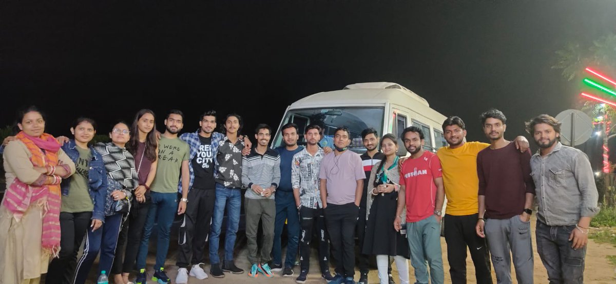 Deepakkr143's tweet photo. #utrakhand #rodetrip #rishikesh #robberscave 😊😎 https://t.co/GxGUJKZS6q