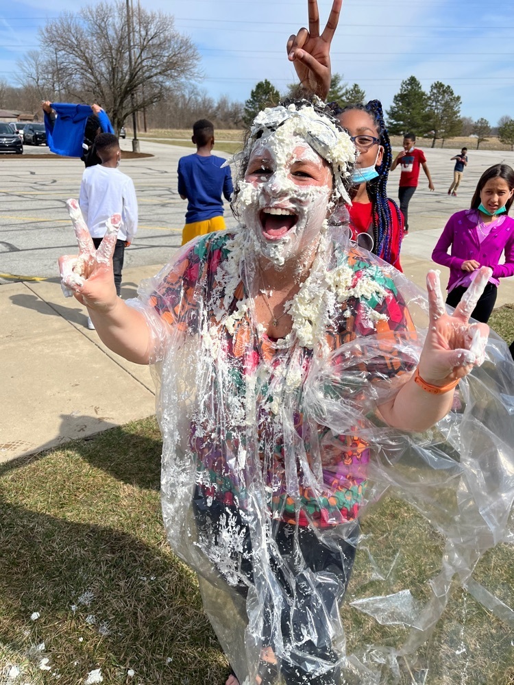 Students in the classroom of @Dillard_Rangers got to celebrate some explosive NWEA reading growth by “exploding” some pies in their teacher’s face #WarrenWill work hard and celebrate all the gains! #RPIMSRocks
