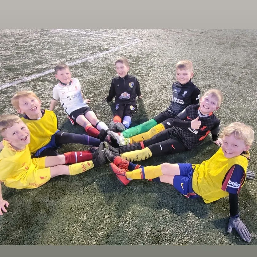 pexhillgermain's tweet photo. Odd Socks At Football Training Tonight Raising Awareness For World Down Syndrome Day 🥰 

#WorldDownSyndromeDay #pexhillstgermain #u7s #widnesteam #warringtonleague #u7sfootball #grassroots https://t.co/v74JI39lNm