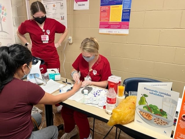 ConsulmexINI's tweet photo. Hoy tuvimos la participación de Eskenazi Health y Financial Center, agencias encargadas de las #VDS y #VAF, así como #MCPHD, quienes informaron sobre salud mental, nutrición y alimentación saludable. Se ofrecieron pruebas de colesterol, diabetes, presión arterial, VIH y hepatitis https://t.co/mcvG3SKmar