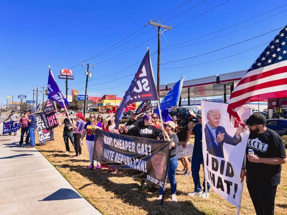 RedPillLatina's tweet photo. Voter reg at the gas station with ACTT last Saturday was such a success!, many people stopped to join us and we were able to get a swing voter to join the Republican Party!
We are planning to take this to every gas station in San Antonio!π₯
LET'S GO!
#LeadRight #LoneStarHerd https://t.co/678Mt1UoPe