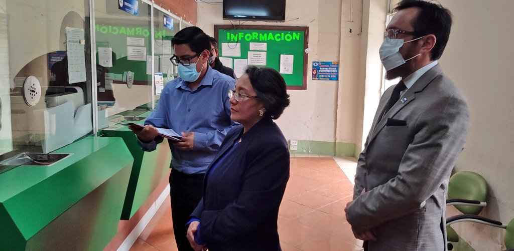 AzuayPrefectura's tweet image. De su lado el gerente de Asfaltar EP, indicó que: "Tenemos obras que están suspendidas y una paralización de la producción que perjudica a toda la provincia".