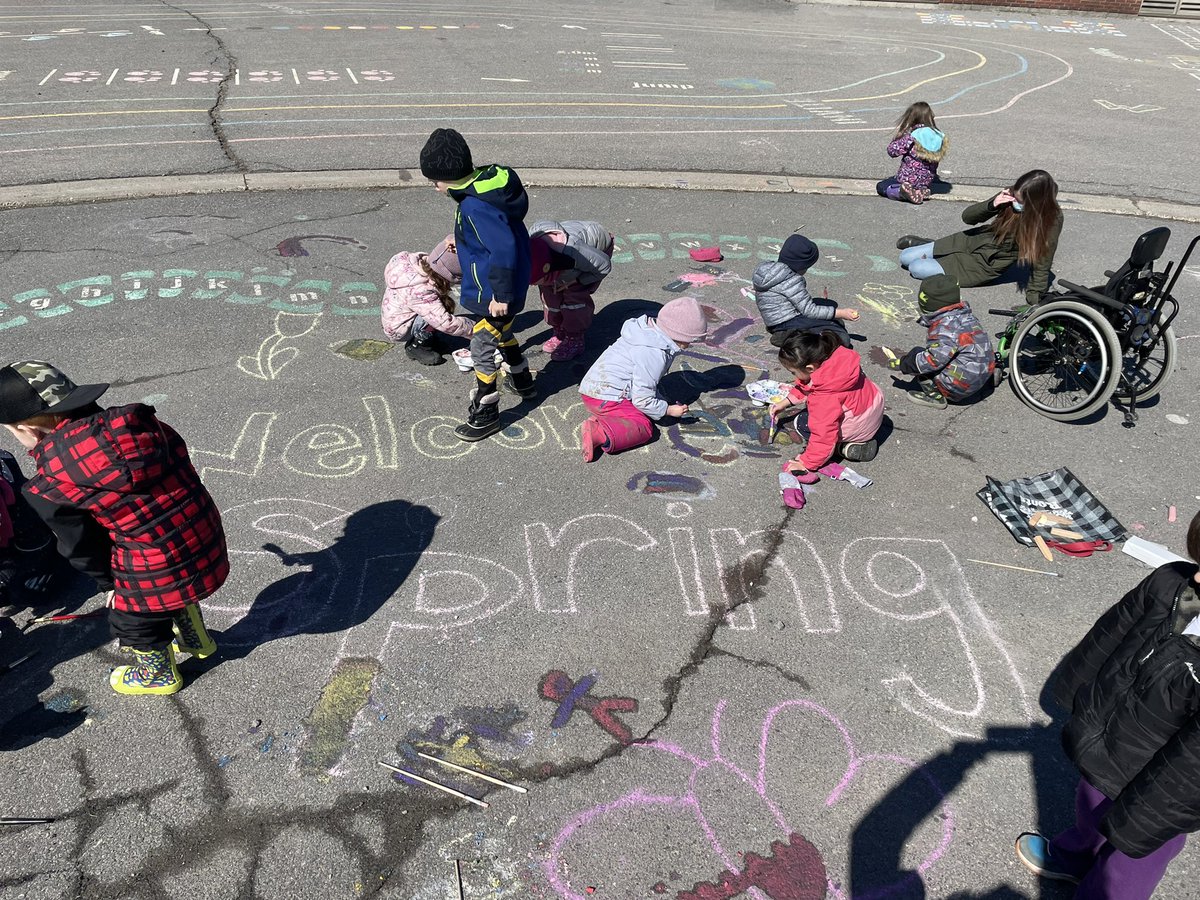 KNuvoloni's tweet photo. Kinderland @alcdsb_mart welcomed in spring with some outdoor painting! https://t.co/IIEtDP0URO