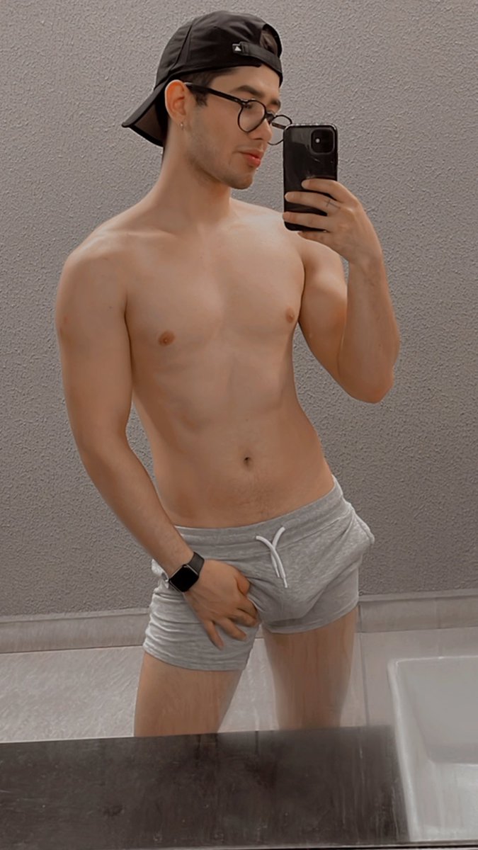bennybeker's tweet photo. Btw los lunes se entrena sin ropa interior https://t.co/G3qlsJcMCD