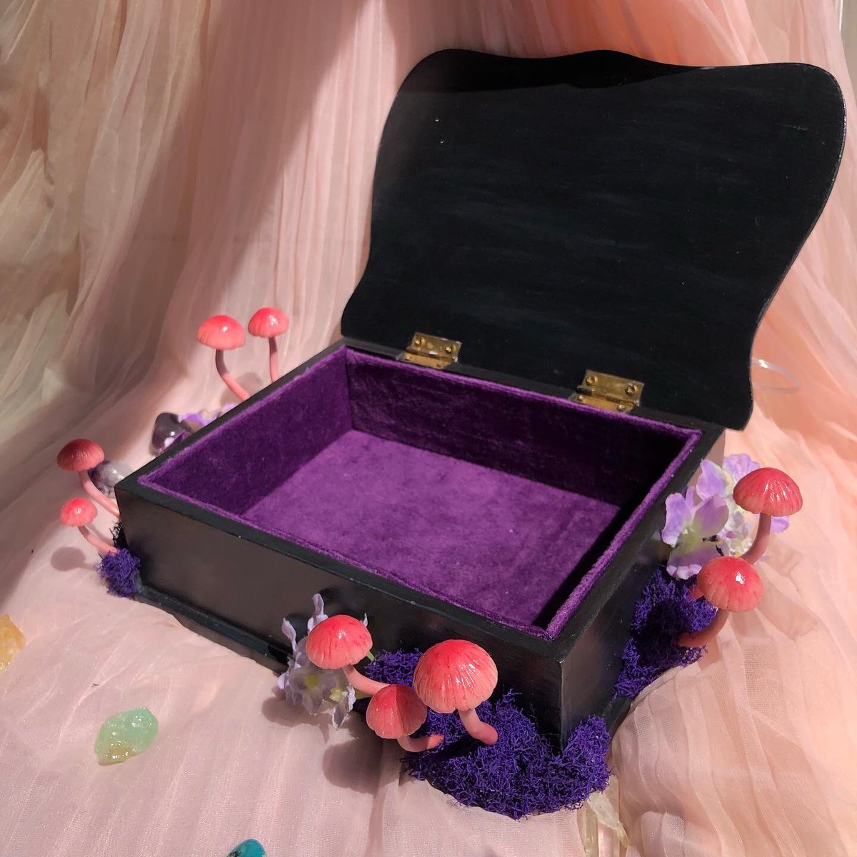 botanicaglow's tweet photo. This magical wooden box is available on my shop site right now💗 https://t.co/3fFZAZeoka https://t.co/7LHNNCN4OD