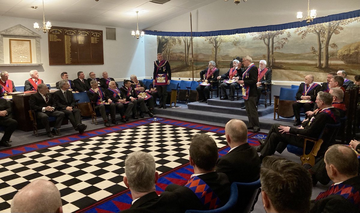 Dine a Master Mason - Steve Allum and members of his ⁦<a href="/HantsCompanion/">PGC of Hants & IoW</a>⁩ executive are introduced at tonight’s event for Freemasons to find out more about the order.