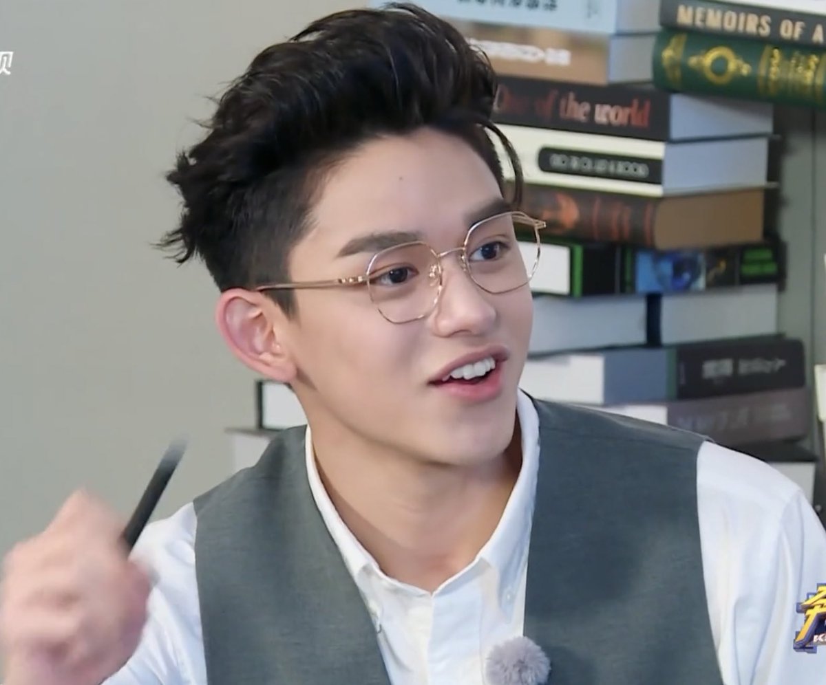 lcsuniverse's tweet photo. #LUCAS #黄旭熙 #루카스 https://t.co/SlzBI7oqdq