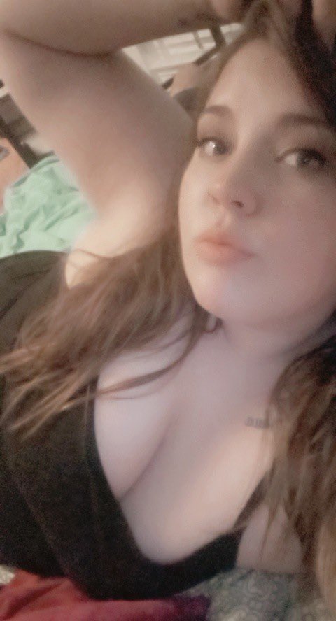 KoenNienke's tweet photo. Eindelijk in bed beland🥰 Hoe was jullie dag? https://t.co/5uGf7N99PG