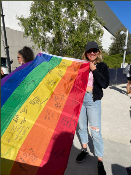 LTflagproject's tweet photo. Our flag has landed in Europe! Thanks to our dearest volunteer @kiwi28cake, she landed in Germany safely and will proceed to the Cologne show. For those attending the Reykjavik show, hype our Louis up and have an amazing time!
#theflagproject
#LouisTomlinsonWorldTour2022 https://t.co/fw57aGtb64