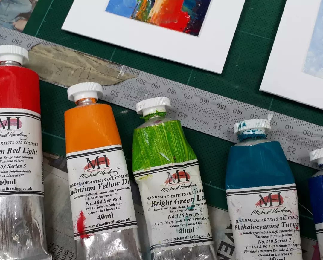 CorrinTulk's tweet photo. Whats happening in the #artstudio #whatsontheeasel lots happening !! #oilpaintings #miniart #abstractseascapes @atnorfolk @OpenStudioComms @MuseumBroads https://t.co/n6eI268acK