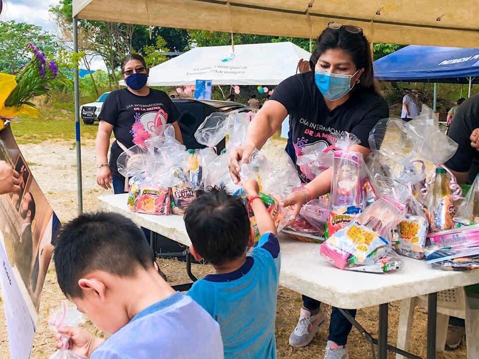 AlcaldiaStx's tweet photo. Esta mañana gracias a nuestra alcaldesa Patricia Pérez se realizo un evento en  conmemoración al día internacional de la mujer, 💜 esta vez dedicado para todas las mujeres del Cantón El Morro.💜💜 https://t.co/MzkCDg3rml
