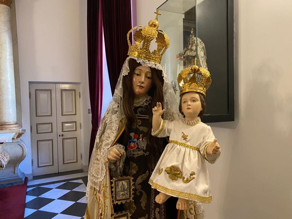 Archivo20222026's tweet photo. Ante la preocupación, aclaramos que la Virgen del Carmen se encuentran en la Capilla de La Moneda. Somos y seremos respetuosos de todas las creencias religiosas.
¿Quieres conocer este y más espacios del Palacio? Agenda tu visita virtual o presencial en: https://t.co/qozyDVnqFU https://t.co/MWVocLaCdy