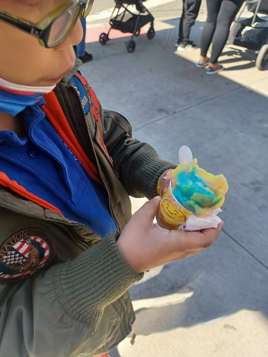 Mr_BurnDatloud2's tweet photo. Who remembers the 50 cent icees? Well they not 50 cents no more.. $1.50 for the small cup and $3.00 for the large..smh #FirstGasWentUp #NowThis @Bullet_Pr00f_xO @GodsMoron @QueenMousie626 @Momma__Kush @NycSacrament @Zito461 https://t.co/SqfNRQ9ObH