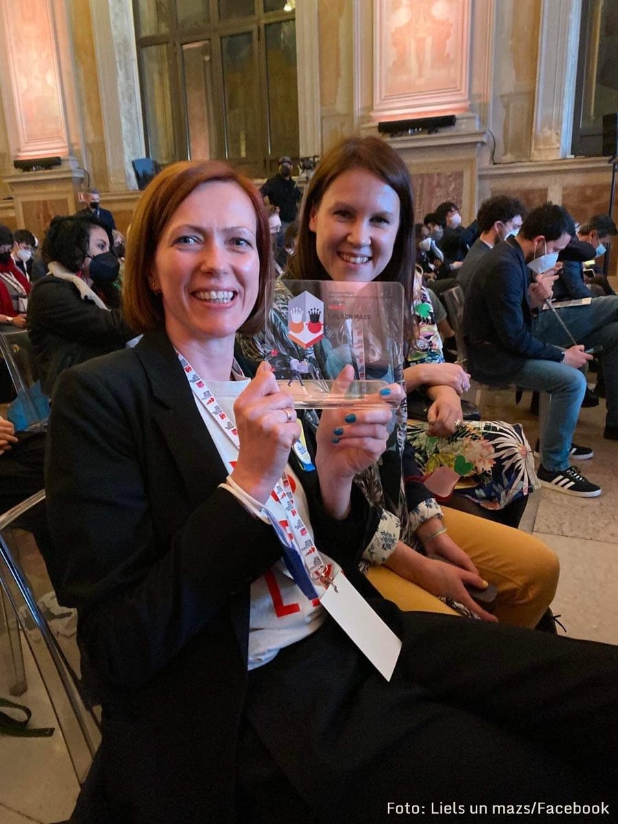 Izdevniecība “Liels un mazs” saņēmusi Starptautiskā Boloņas bērnu grāmatu tirgus prestižo balvu “Gada labākais bērnu grāmatu izdevējs”!

Šī bija piektā reize pēc kārtas, kad <a href="/lielsunmazs/">LIELS UN MAZS</a> tika nominēts prestižajai balvai. Par to vairāk vari uzzināt šeit: lsm.lv/raksts/dzive--…