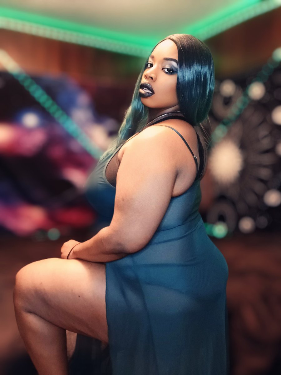 MarroonMercy's tweet photo. Monday Funday, don't miss out! Link in my bio 💋

#accountant #onlyfans #goth #nsfw #PhattAss #bigtitis https://t.co/Vvf9CBcI2V