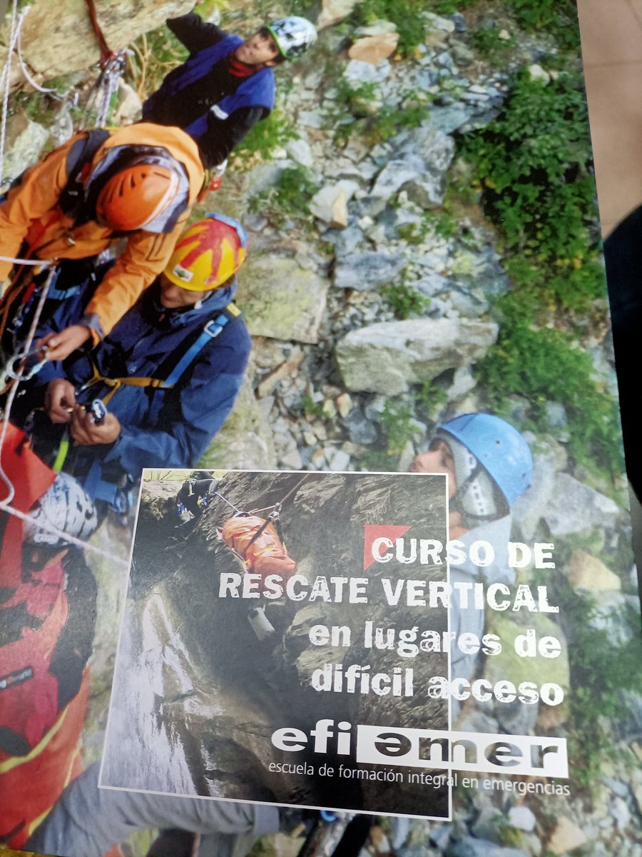ismacercedilla's tweet photo. Primer día de CURSO DE RESCATE VERTICAL en lugares de difícil acceso de @efiemer con @ivi_munoz de instructor. Un lujo y una formación impresionante puliendo cada detalle con magníficas instalaciones Escuela de Montaña @emBenasque #rescate #montaña @semamsociedad @SEMESmontana https://t.co/saRbVYw1pp