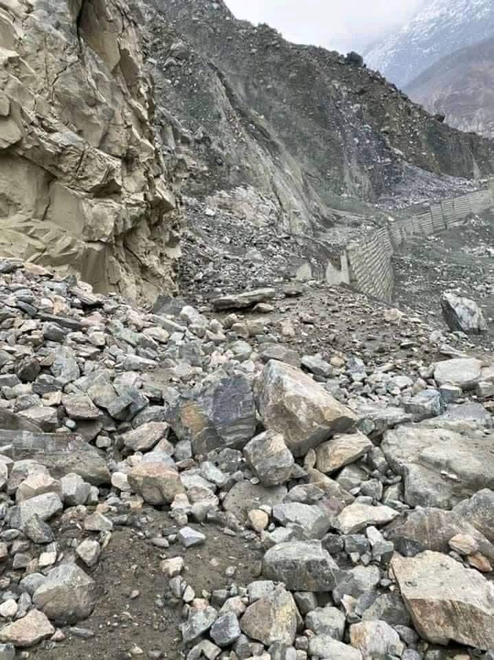 harf_e_nagufta's tweet photo. Bureaucracy & ministers swarm like flies to cultural/tourism events, but nowhere to be found when ppl need real help. Roundu & Baltistan are devastated by earthquake & ppl are forced to sleep outside homes in freezing winter, yet no relief work. #HelpRoundu https://t.co/7zNYOtMeUJ