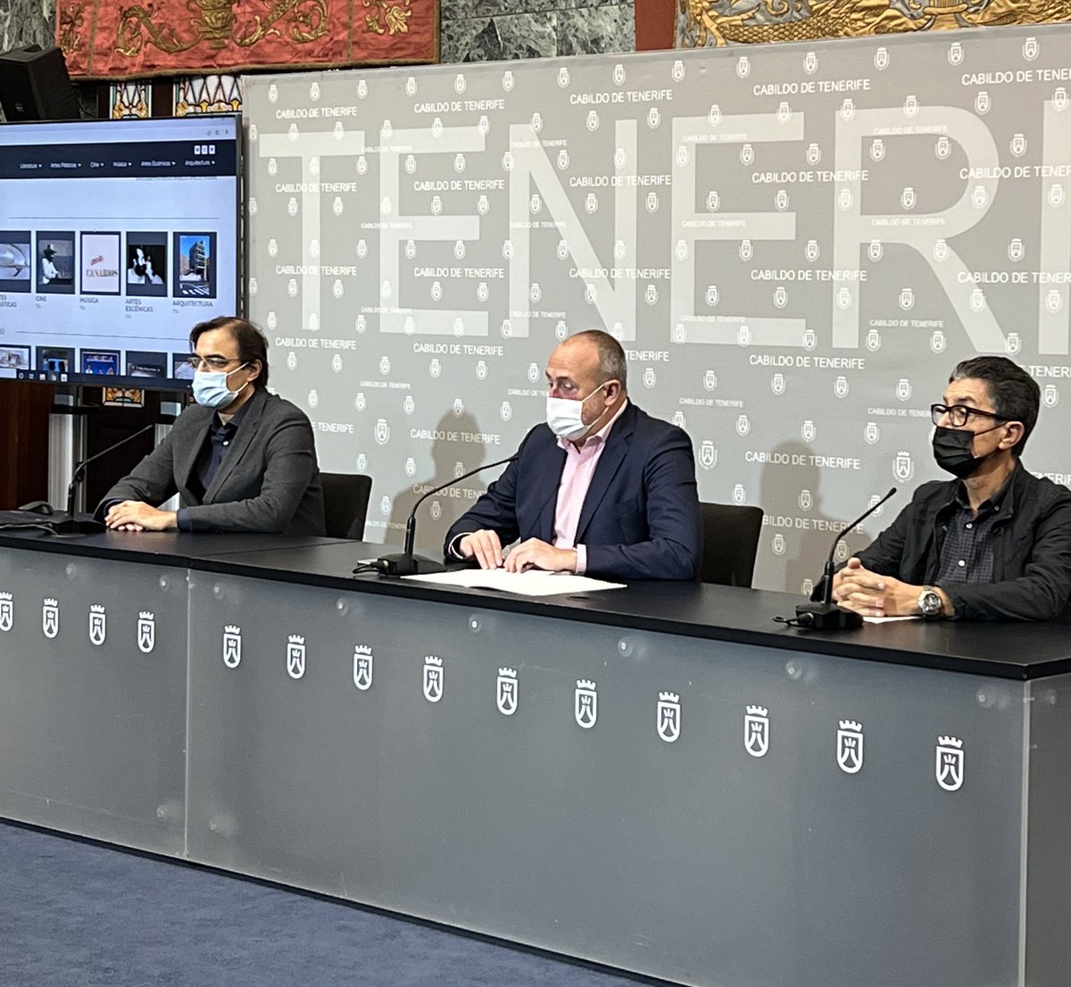 CBellasArtesTfe's tweet photo. Círculo de Bellas Artes de Tenerife, junto al apoyo de @CabildoTenerife inauguran OJEART: Una mirada a cinco décadas de cultura en Canarias. #ojeartculturacanaria https://t.co/4lI7pnIQLc