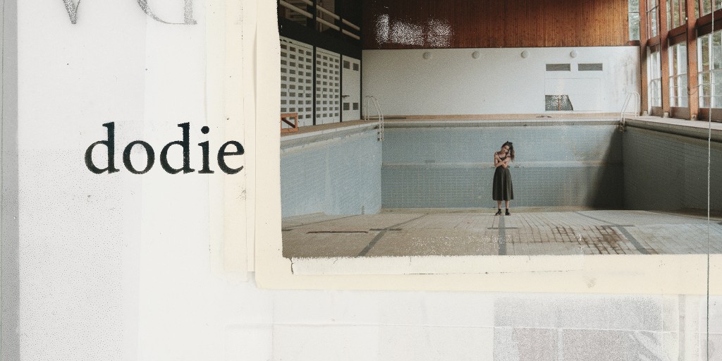 monqui's tweet photo. Tonight, it's @doddleoddle playing to a SOLD OUT Crystal Ballroom with guest @lizzymcalpinemusic!
Enjoy the show, everyone!
#dodie #lizzymcalpine #livemusicpdx #portland #crystalballroom #mcmenamins https://t.co/0tPvFeriOi