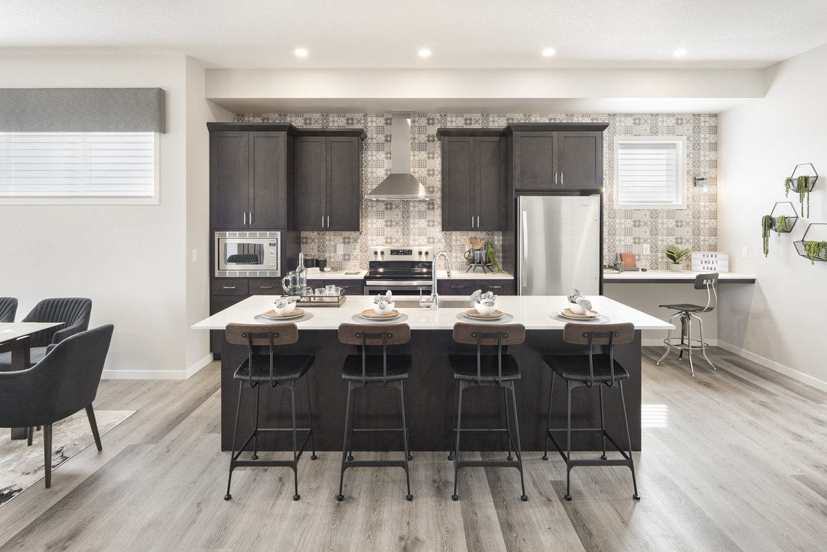 Quick Possession: The D'Arcy villa show homes in #Okotoks are now for sale! Be the first in line to get information when they are listed - contact Jodi Kellogg at 587.329.0901 or visit her in the Wedderburn show homes for more info.

🏠: The Connolly in D'Arcy