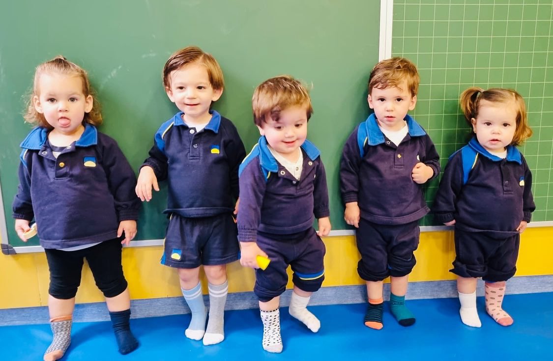 colegioMTeresa's tweet photo. #DiaMundialDelSindromeDeDown y el colegio se ha llenado de calcetines de colores diferentes… Esa #diversidad nos hace pensar en todo lo que nos aportan las personas con síndrome de down. Gracias @ColegioCambrils por vuestra labor. @RedArenales #21demarzo https://t.co/3NsvFvjAce