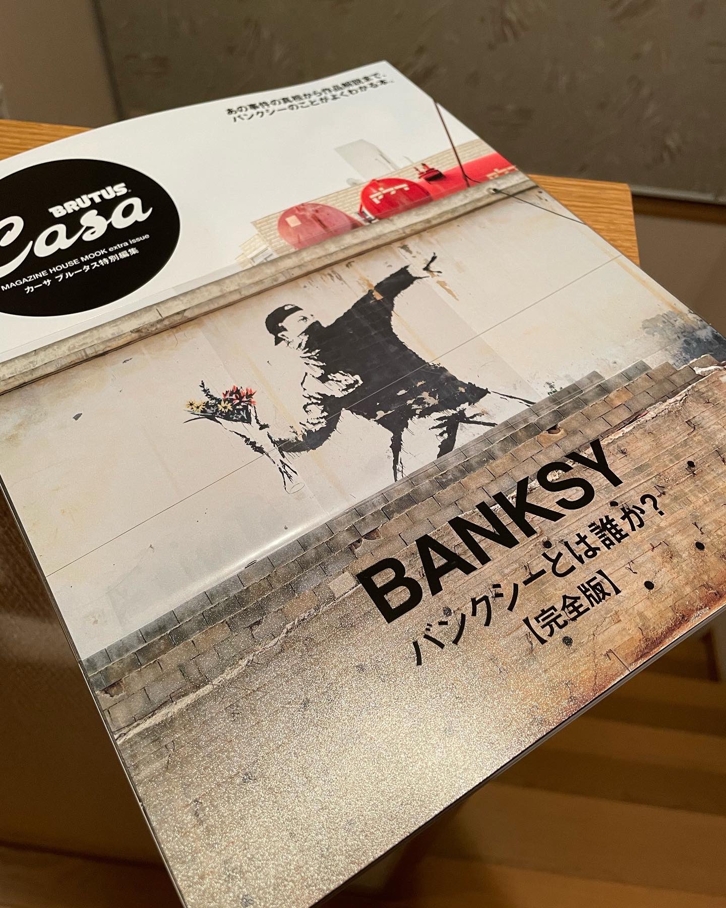 バンクシー Banksy 花束を投げる男 キャンバス ボード 人気正規品