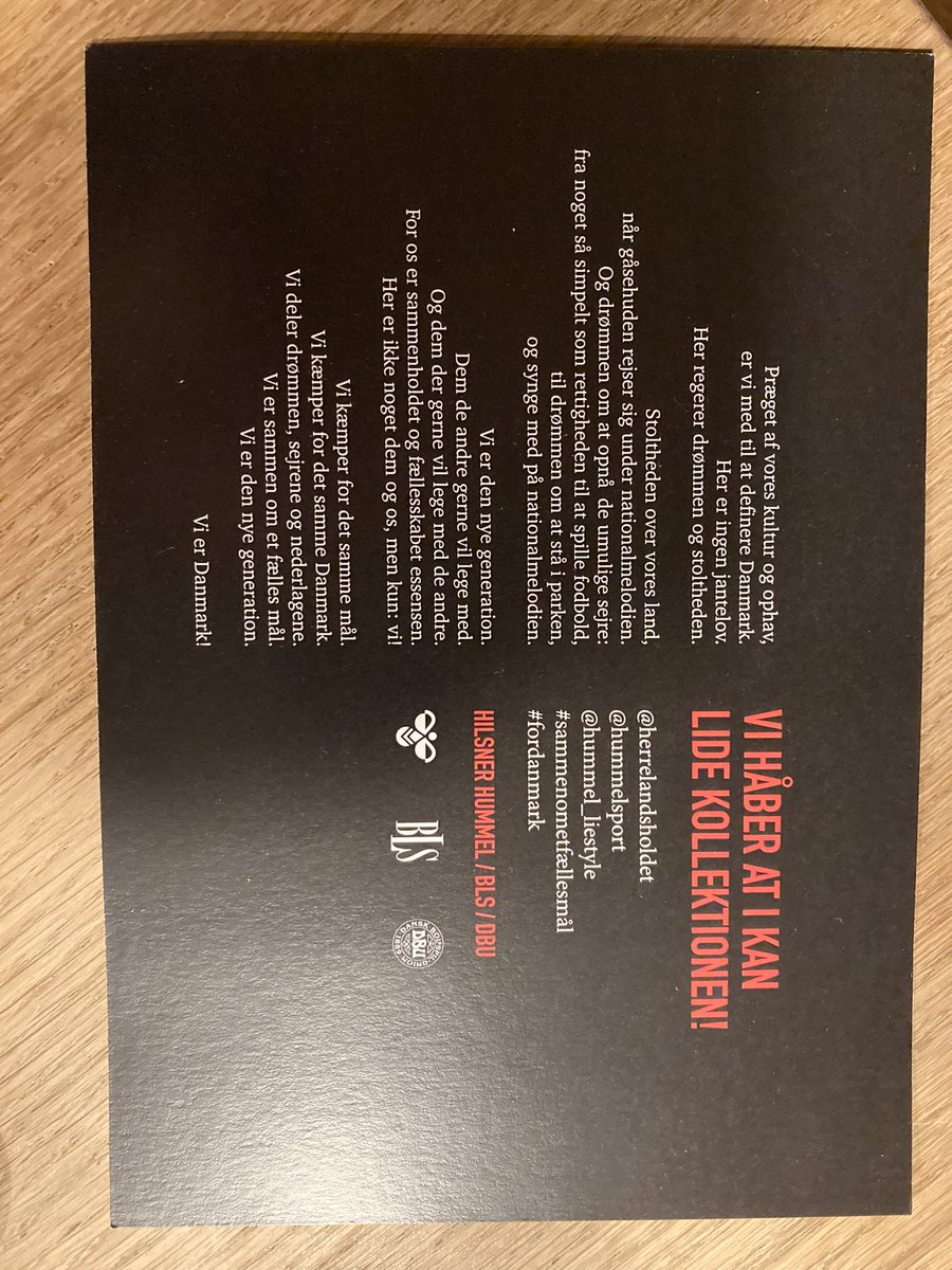 NielsChrFred's tweet image. Nogle dage er bedre end andre 😀 I eftermiddag kom min unge ven, Burim Miftari, forbi med den trøje, som landsholdet skal spille i mod Serbien 👕 Burims firma - BLS Hafnia - har lavet trøjen sammen med Hummel, og det er de sluppet godt fra ⚽️🇩🇰 #fordanmark @DBUfodbold @BLSHAFNIA