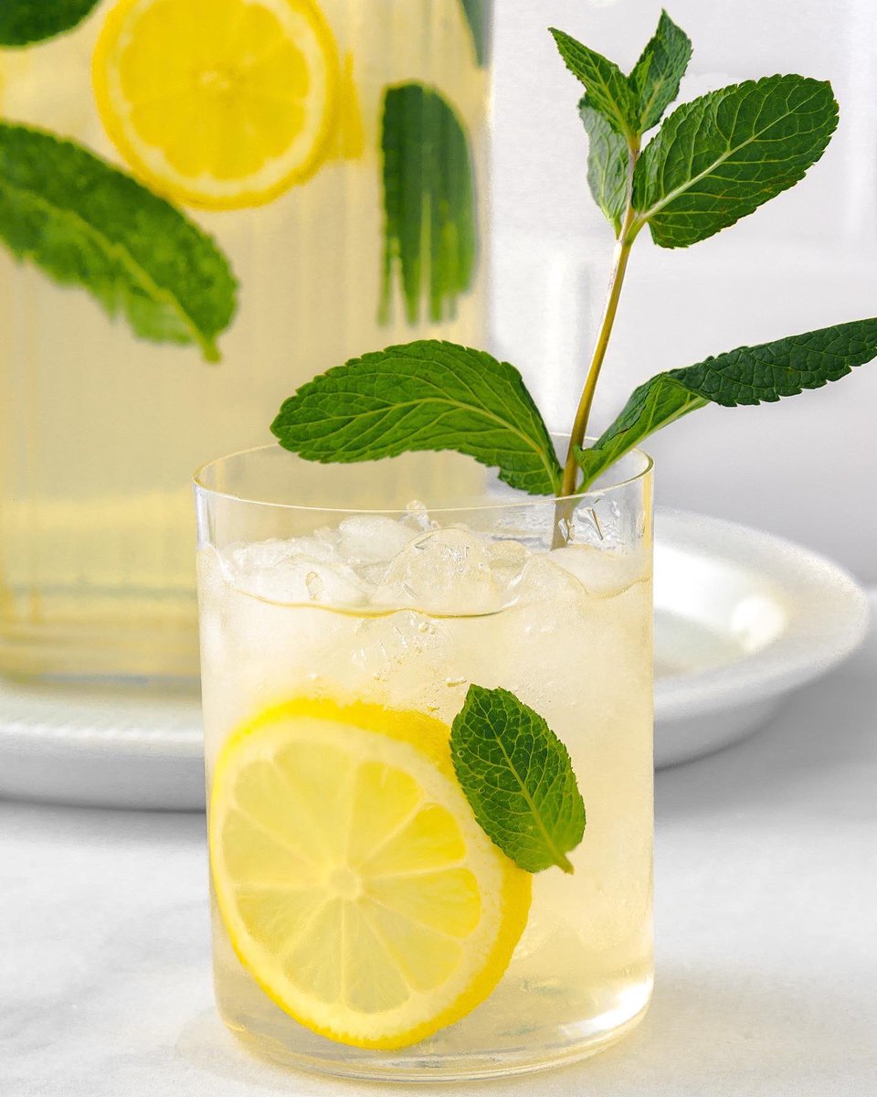 cupofteshop's tweet photo. Did someone say spring? 🌸🌺🌼🍋
-
Spring is the perfect time to embrace fresh flavors and cocktails! Alex used our tea blend Golden Citrus and paired it with vodka, sparkling water, fresh lemon juice and mint. Served over ice. Shop at https://t.co/HVheqbuRXf https://t.co/WAeztkil8l