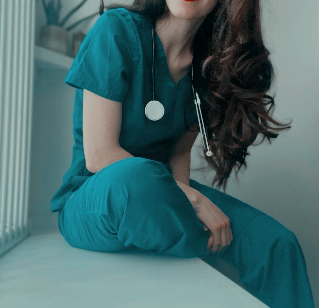 ⠀⠀⠀⠀⠀⠀⠀⠀⠀⠀⠀⠀⠀⠀⠀⠀⠀⠀⠀⠀⠀⠀
       𓊒   𝘔𝘈𝘙𝘐𝘕𝘈 𝘈𝘎𝘜𝘐𝘓𝘌𝘙𝘈
                 •         •         •

           llegué a la ciudad 
           y me reciben como 
           si fuera un 𝖇𝖔𝖘𝖘