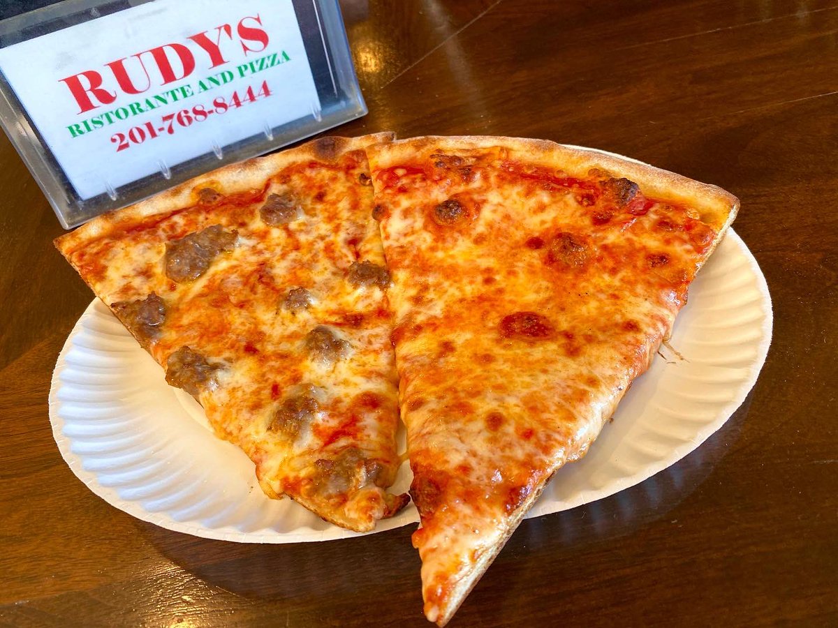 tonyatthetable's tweet photo. Stopped at #RudysPizza in #ClosterNJ for a couple of slices in honor of Fiore “Fred” Osso (Buonanima). He, along w/ his brother Carmine aka “Charlie”, have been partners in the pizza business for a long time. They were immigrants from #Calabria. Sadly, Fred passed away last week. https://t.co/mOrOBjl4sV