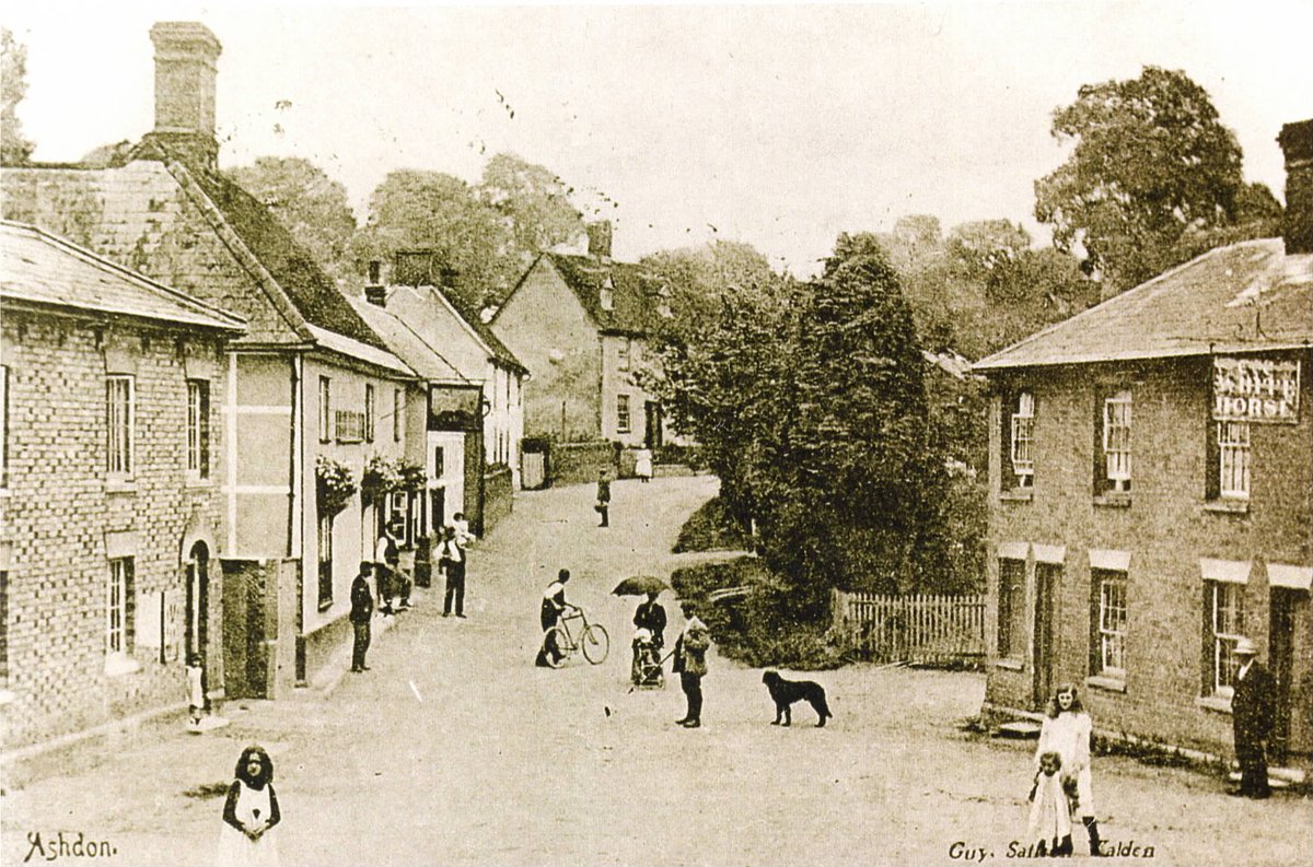 MMicromuseums's tweet photo. Apparently it's #NationalPuppyDay today! 🐶🐕
Let's see your cutest dog related collection items!
@maldonmuseum @JeyesEB @StNeotsMuseum @Donegalcomuseum @ECMFCM @LFBMuseum @WallingfordMus @WollastonMuseum @RustingtonMuse1 @MuseumofEnfield 
📸Ashdon Village #Micromuseum https://t.co/dL1aY9NZ5h