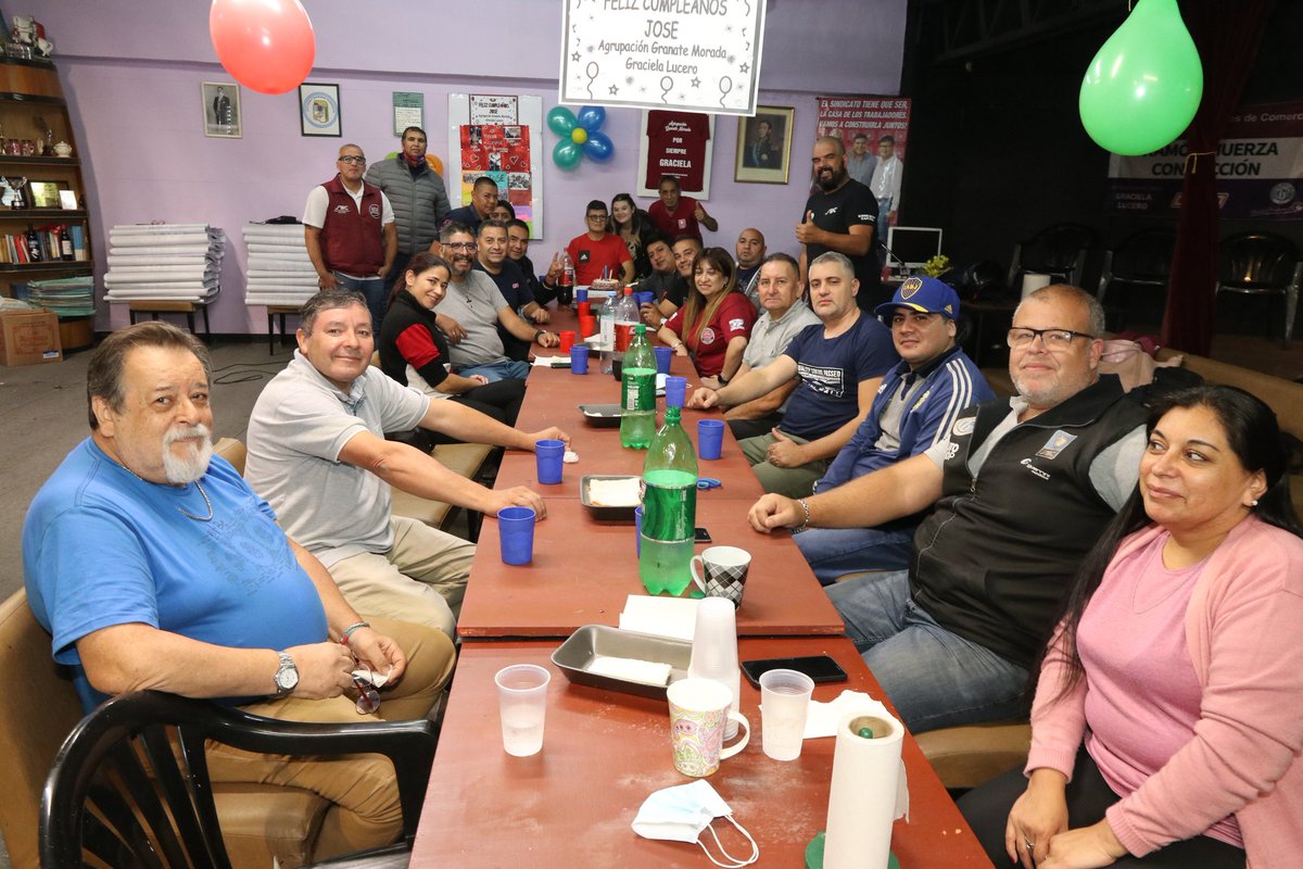 JoseMedinaSec's tweet photo. Gracias a todxs por los saludos y por su apoyo incondicional. Agradezco poder seguir festejando cumpleaños junto a mis amigxs y compañerxs de trabajo. 
#ElEquipoDeRamonMuerza 
#AgrupacionGranateMorada #UnidosPodemos https://t.co/r5gCmZSiUI