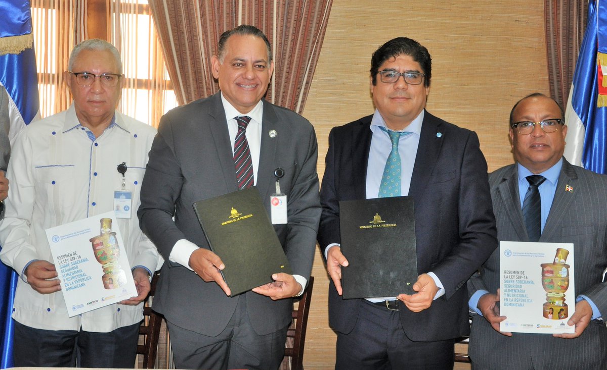 faodominicana's tweet photo. La @faodominicana  y el @MinpreRD  firman acuerdo para promover #SeguridadAlimentaria y nutricional en Rep. Dom. La iniciativa será desarrollada a nivel nacional, a través del #SETESSAN, con énfasis en siete provincias de la región Suroeste.

Lee mas: ▶️https://t.co/EKF1GH3JTG https://t.co/iWb92sWTCe