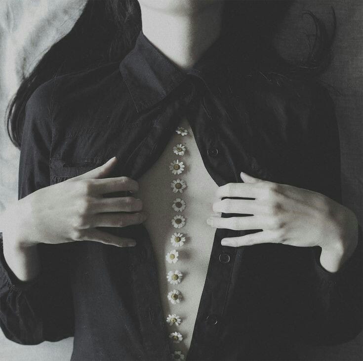 literlandweb1's tweet image. “Escribir un poema es reparar la herida fundamental, la desgarradura....Porque todos estamos heridos“.
Alejandra Pizarnik