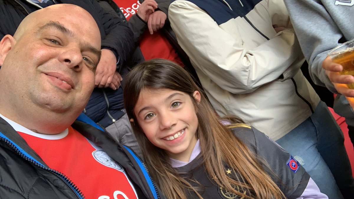 Marynthe’s debuut. Trotse vader! <a href="/AjaxFancare/">Ajax Fancare</a> #ajafey #ajaxdebuut