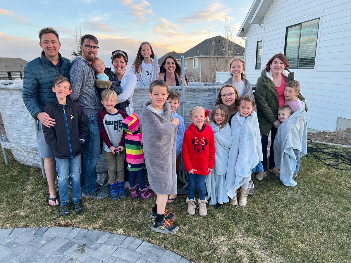 alyshaar8's tweet photo. @Tryazon @bestwayus we loooove our above ground pool! High quality, pretty, and so fun!!! #bestwayearlybirdpoolparty #bestway #tryazon https://t.co/SPwI6qwVyK