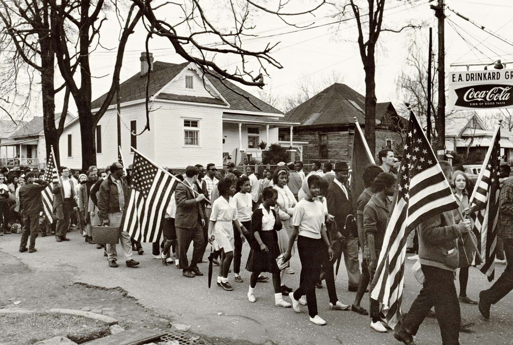 democracync's tweet photo. #OnThisDay March 21, 1965, the third Civil Rights #SelmaMarch for voting rights set off from Selma, Alabama, led by MLK, Jr. โ It arrived in Montgomery on Mar. 25, 25,000 people strong.
Just a few months later, the Voting Rights Act, was signed into law. โฌ๏ธ #TheMarchContinues https://t.co/J0Imgs1byw
