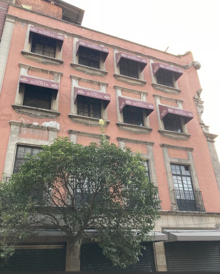 OscarBlancoCdmx's tweet photo. El tradicional restaurante Casa Rosalía, conocido como la Casa de la Paella, en operaciones desde 1937 cerró sus puertas. Ubicado en el Eje Central Lázaro Cárdenas 46 en el centro de la CDMX. 🇲🇽🕷 https://t.co/qzvEeCHZfx