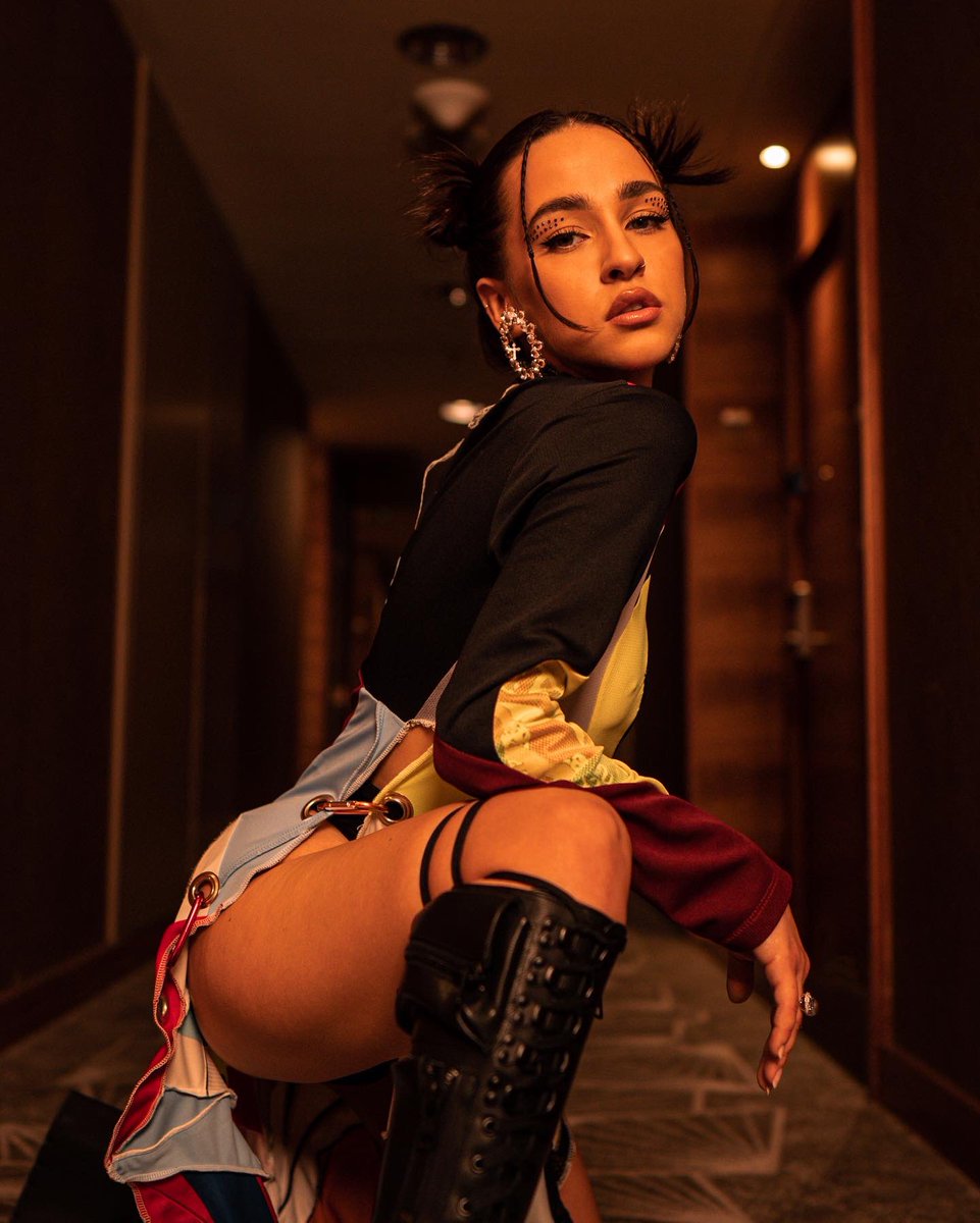 ferranmullor__'s tweet photo. hace unos días le hice estas fotos a Holy Molly para su último videoclip y nose me apetece colgarlas aunque dudo que lleguen a nadie como mi trabajo en general🥲 https://t.co/9sIFGbcgby