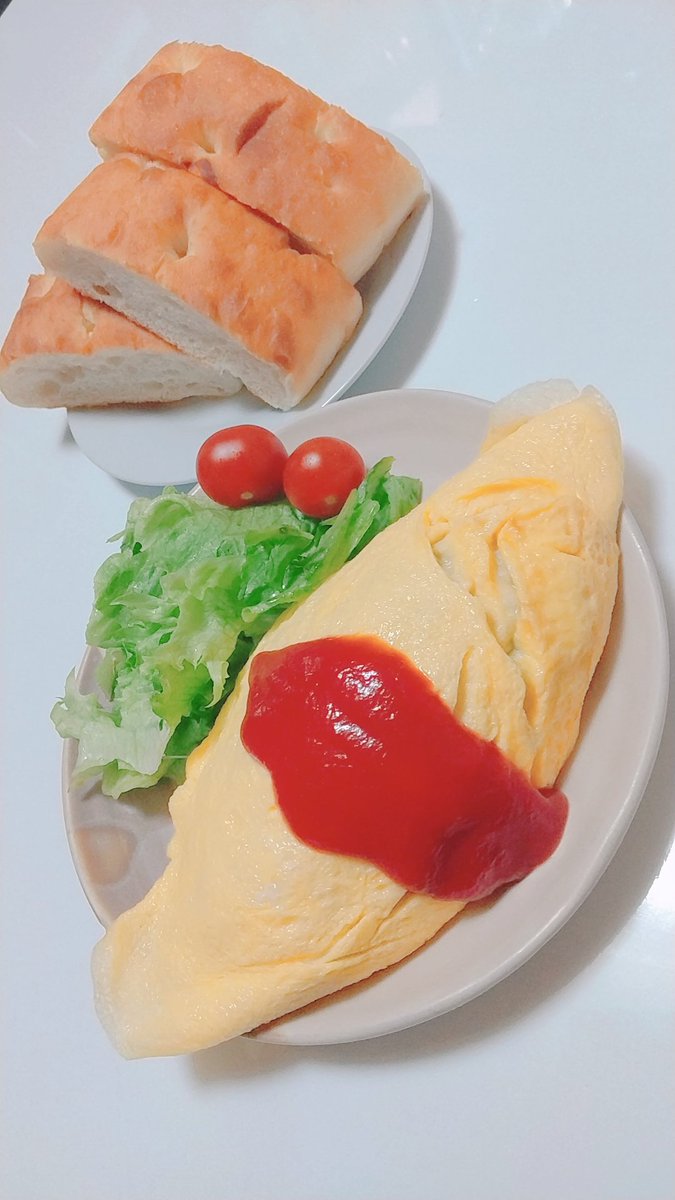 おはようございます 昨日も沢山のご来店♥tweet等 に感謝😭 皆様のお陰で頑張れます！ これからも 応援宜しくお願いします🙇‍♀️ 昨夜大人は94団さんの焼鳥 子供達は の様な で 今日雪降