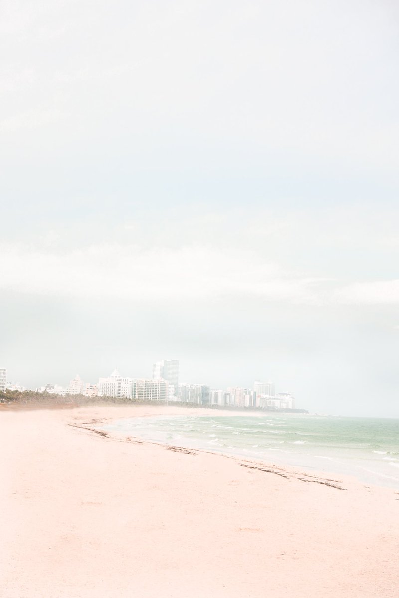 sara_schmidle's tweet image. If there were no people on south beach 💭 #photoshoptricks