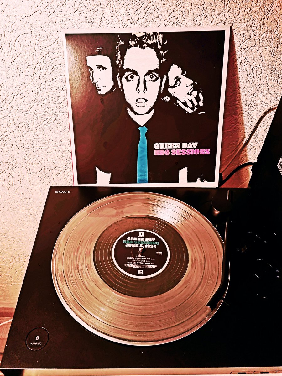 Voel me gelijk weer 15. Young punks never go old...
Thanks to <a href="/bobsvinyl/">Bob's Vinyl</a>