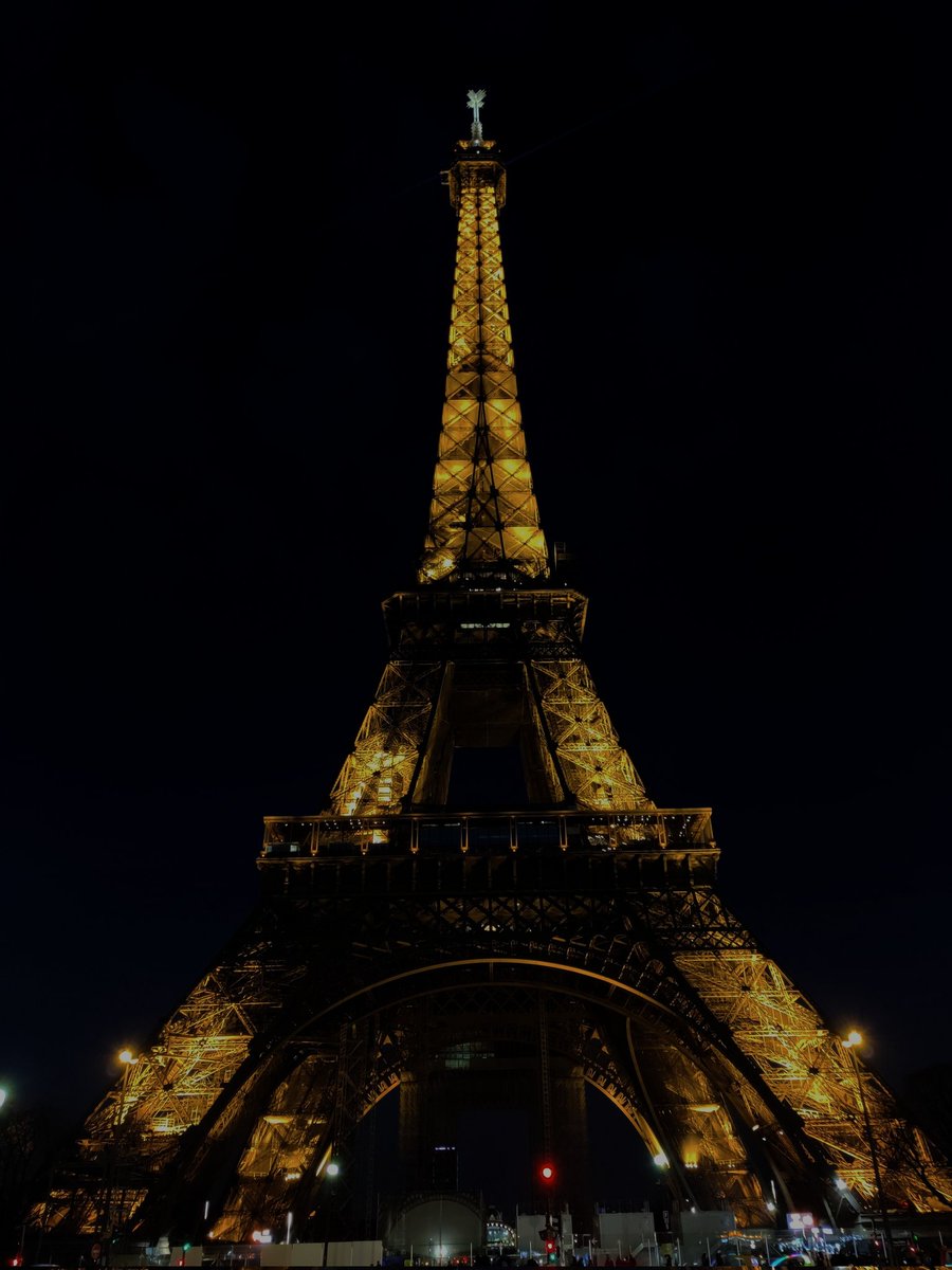 I'm not alone.🗼☁️

#landscape #landscapephotography #urban #sky #citylife #sunset #instagood #nightphotography #cityphotography #street #photographer #urbanphotography #cityscape #skyline #picoftheday #bnw #beautiful #travelphotography #art #cityview #photo #summer #eiffeltower
