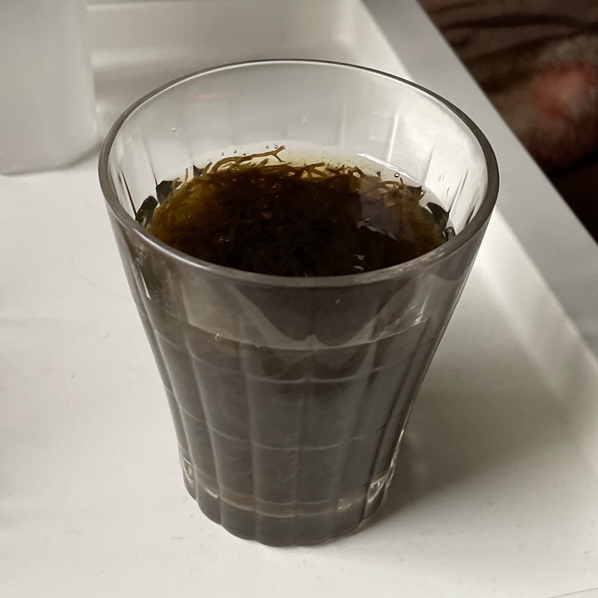 samimo0000's tweet image. コップでもずく酢飲んでる