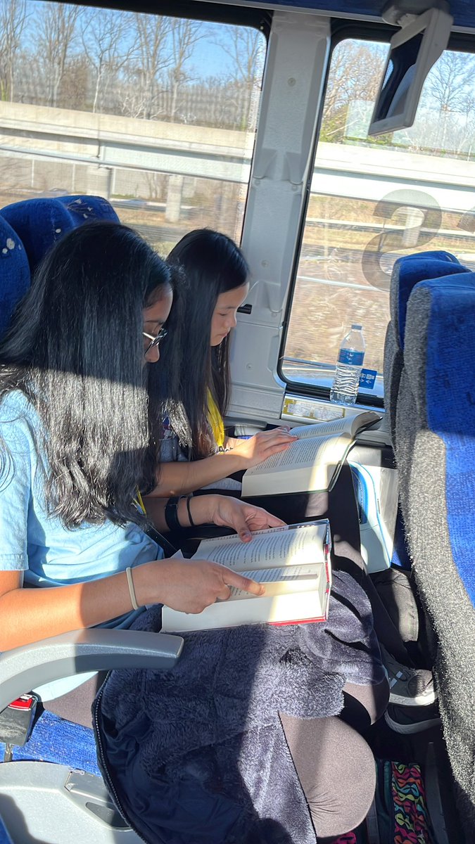 missfikeohms's tweet photo. Studious girls 📚 #bus7 #HyattsDC2022 #TeamFike https://t.co/IXVUTLaYKq