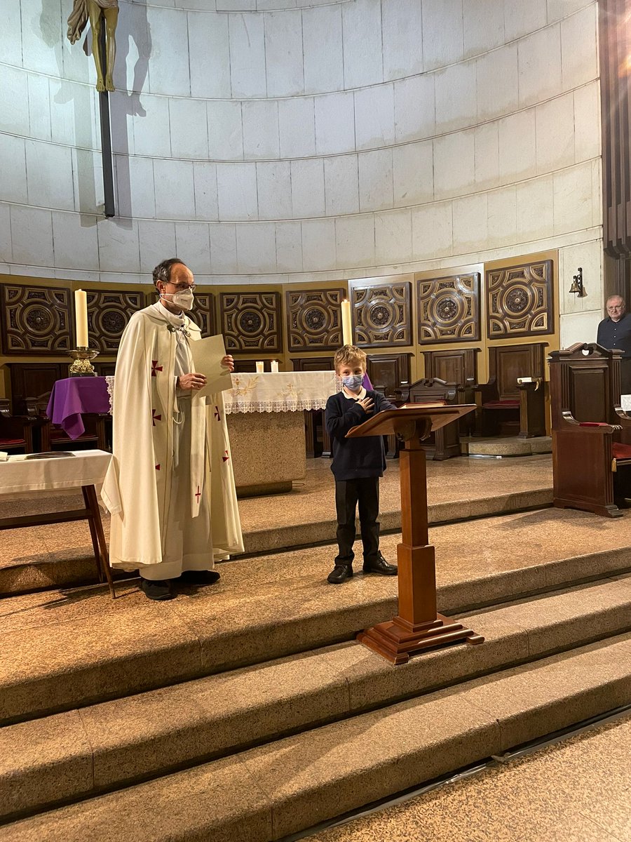 Hoy nos hemos reunido para celebrar con los alumnos de 3º de primaria la Entrega de la Palabra.  Los niños han recibido un pergamino con la Palabra de Dios, que se les invita a dar el fruto de la buena semilla que son ellos. 

#FrayLuisPastoral #Pastoral