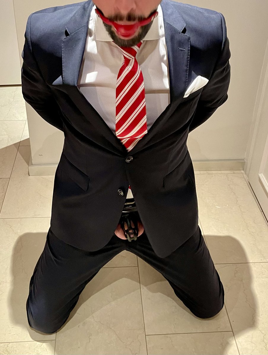 call it a day! enough decisions for today!
👔🔒
#cagedbusinessman #chastityfortheboss
#gaggedsuitedmanonknees
<a href="/GayChastityRTs/">Gay Chastity Retweets - 68K</a>