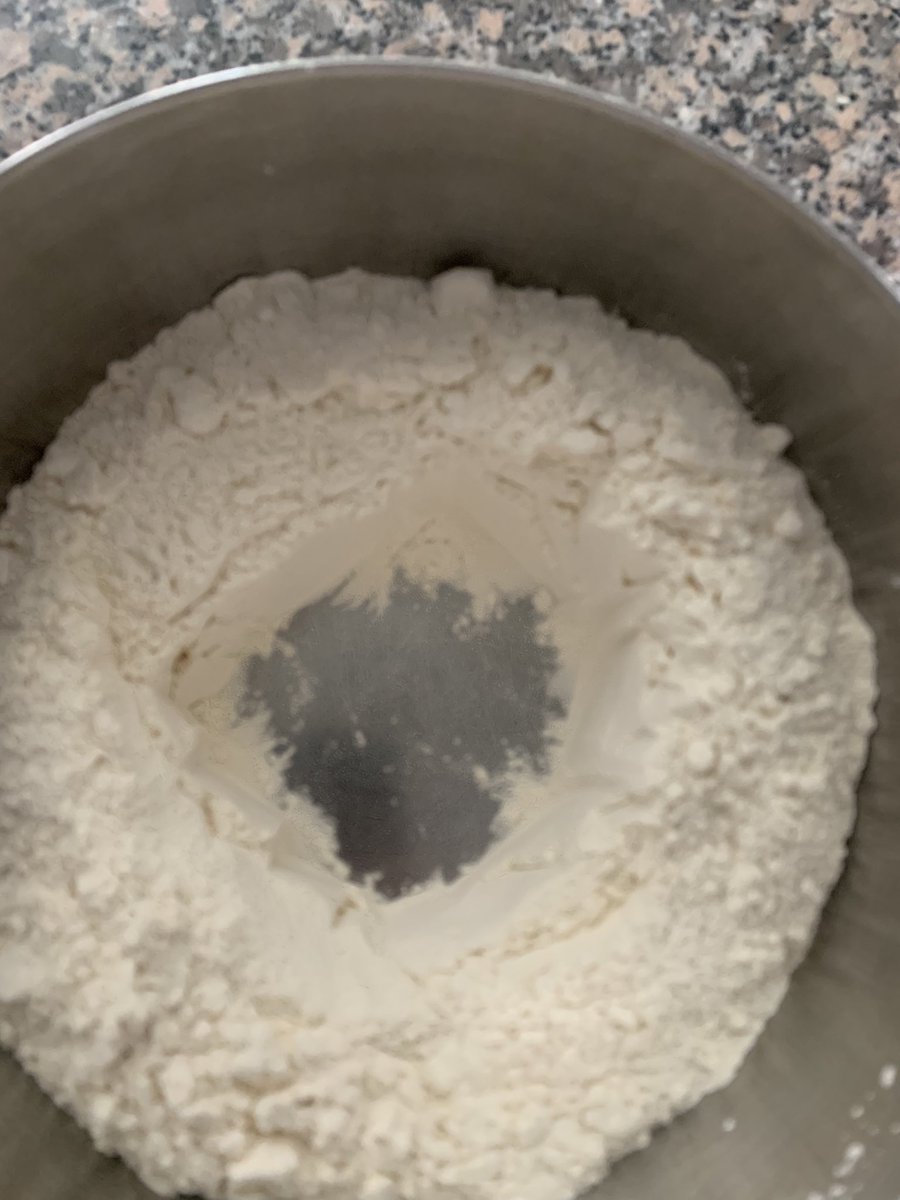 DannyChild1's tweet image. Prepped in the air b&amp;amp;b and all down at the convention centre in the fridge, it looks insane 🍕